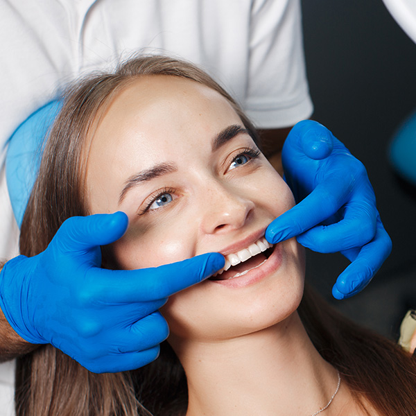 Contorneado estético y gingival